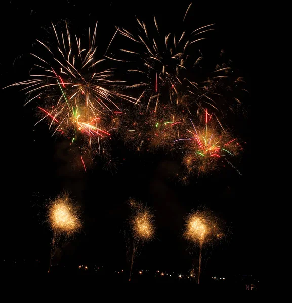 Ein riesiges Feuerwerk auf dem Festplatz der Sioux Falls während eines Kongresses — Stockfoto