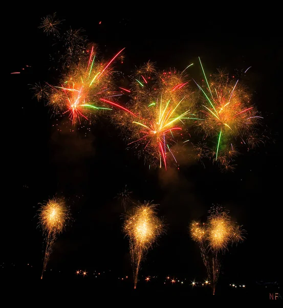 Ein riesiges Feuerwerk auf dem Festplatz der Sioux Falls während eines Kongresses — Stockfoto