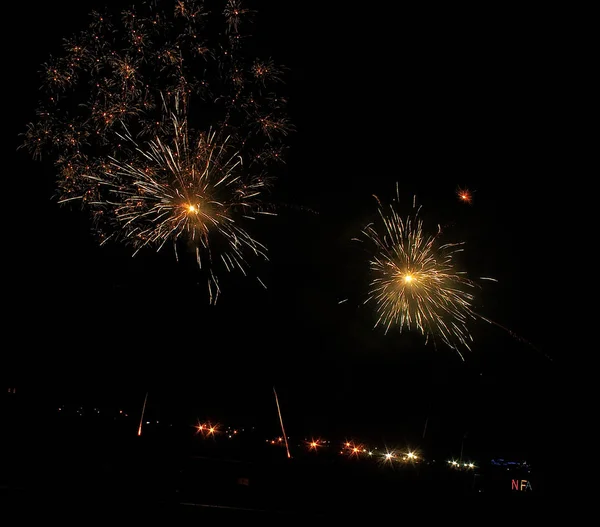 Ein riesiges Feuerwerk auf dem Festplatz der Sioux Falls während eines Kongresses — Stockfoto