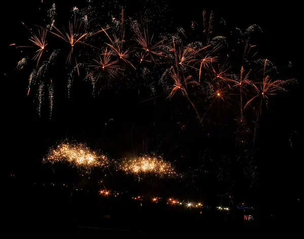 Ein riesiges Feuerwerk auf dem Festplatz der Sioux Falls während eines Kongresses — Stockfoto