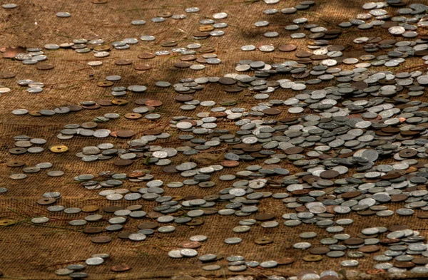 Il Padiglione d'Oro è una destinazione turistica popolare in Giappone — Foto Stock