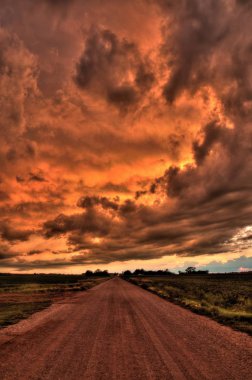 Güçlü ve güzel fırtına bulutları at Sunset Sioux Falls, Güney Dakota dışında yaz aylarında