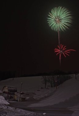 New Years Eve için büyük ayı Kayak Hill Sioux Falls, Güney Dakota'havai fişek fırlatma