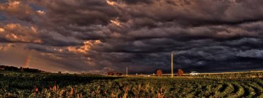 Güçlü ve güzel fırtına bulutları at Sunset Sioux Falls, Güney Dakota dışında yaz aylarında