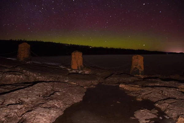 Luzes do norte e Aurora sobre o Lago Superior na costa norte do Lago Superior em Minnesota — Fotografia de Stock
