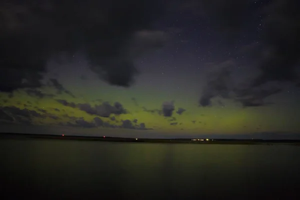 Zorza polarna i Aurora nad jeziora Superior na północnym brzegu jeziora Superior w Minnesocie — Zdjęcie stockowe