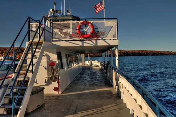 De apostel eilanden nationale Lake Shore zijn een populaire toeristische bestemming op Lake Superior in Wisconsin — Stockfoto