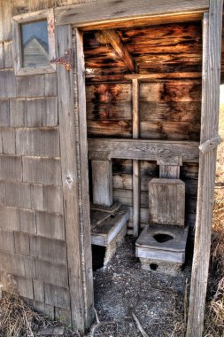 Kırsal Güney Dakota 'da terkedilmiş çiftlik evleri yavaşça çürüme.