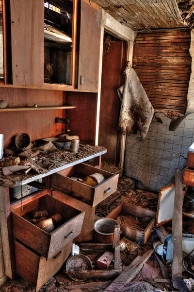 南达科他州农村被遗弃的农舍慢慢腐烂. — 图库照片
