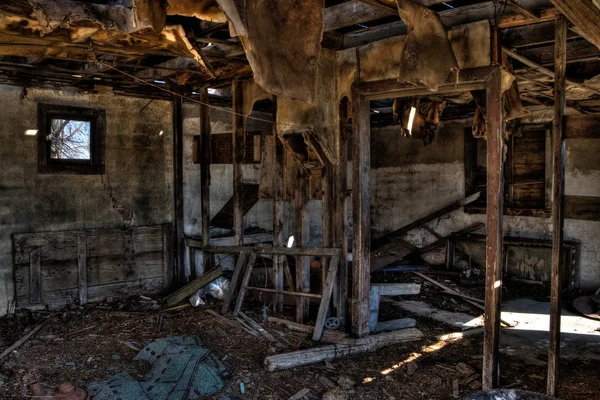 Verlaten boerderij huizen in landelijke Zuid-Dakota langzaam verval. — Stockfoto