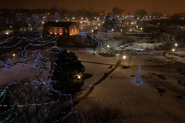 Falls Park jest główną atrakcją turystyczną w Sioux Falls, Południowej D — Zdjęcie stockowe