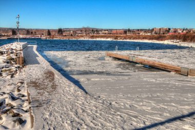 İki limanları olan bir toplum üzerinde North Shore Lake Superior ve ben