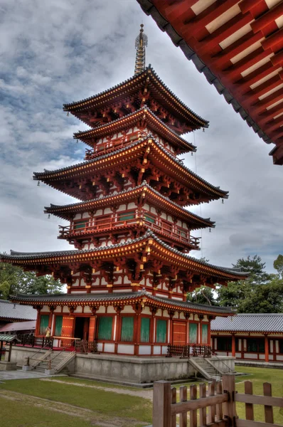Yakushi-Ji est un temple religieux de la préfecture de Nara au Japon. — Photo