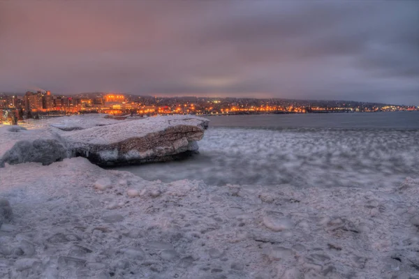 Canal Park je oblíbenou turistickou destinaci v Duluth, Minnesota na Lake Superior — Stock fotografie