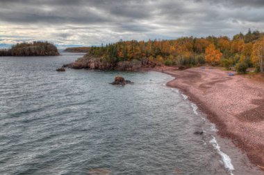 Silver Bay, Minnesota Superi göl kıyısında bitkilerde