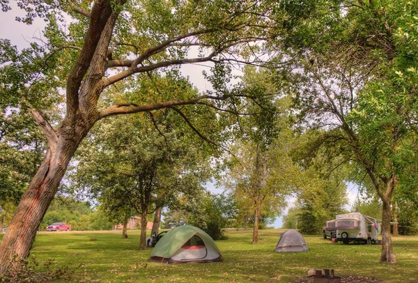 Bluestem Lake State Recreation Area é um ponto de acampamento em Nebrask — Fotografia de Stock