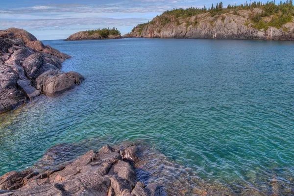 Національний парк Пукасква розташований на березі озера Верхнє в Північній, Канада — стокове фото