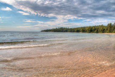 Superior gölünün il Park Kuzey Ontario, Kanada'da gölün kıyısında istiyor