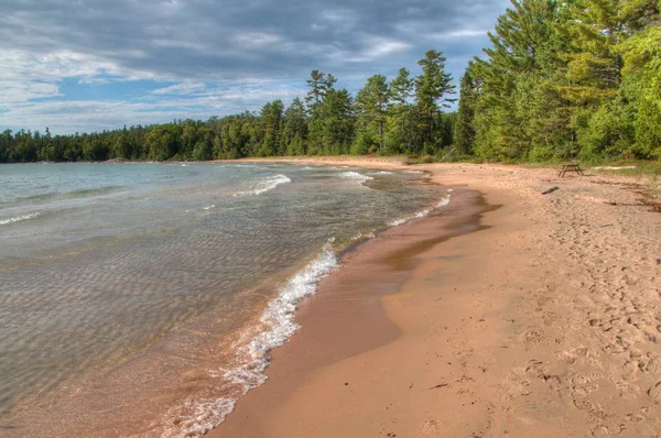 Superior gölünün il Park Kuzey Ontario, Kanada'da gölün kıyısında istiyor