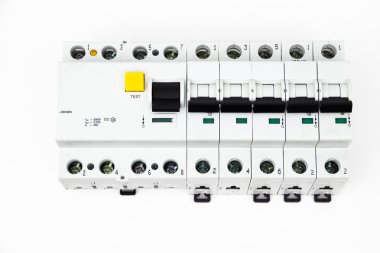 Artık geçerli aygıt ve devre kesici