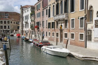 Venedik kanallar / Venedik, İtalya. Gondol ve kanallar gemilerde. Tarih: 5-28-2007