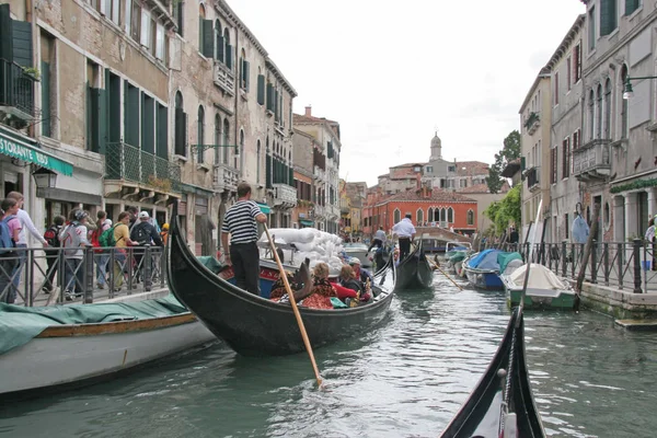 Κανάλια Βενετίας Βενετία Ιταλία Γόνδολες Και Τουριστικά Ημερομηνία 2007 — Φωτογραφία Αρχείου