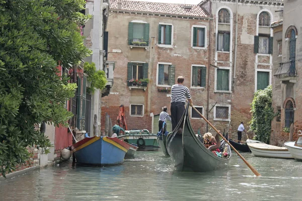 Venedig Kanaler Venedig Italien Gondoler Och Turist Datum 2007 — Stockfoto