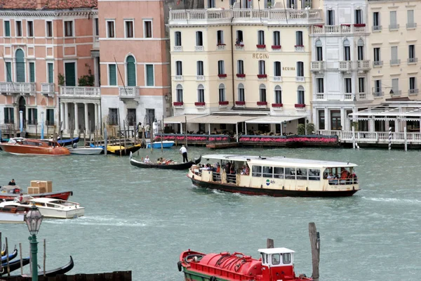 Csatornák Velence Velencei Olaszország Gondolák Csónakok Csatornákon Dátum 2007 — Stock Fotó