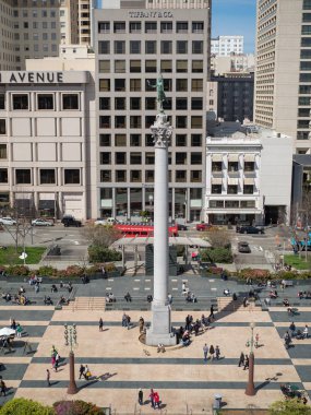 San Francisco, Ca - 31 Mart 2018: Yüksek görünümünü Union Square (Dewey Anıtı). Bu popüler turistik spot olduğunu.