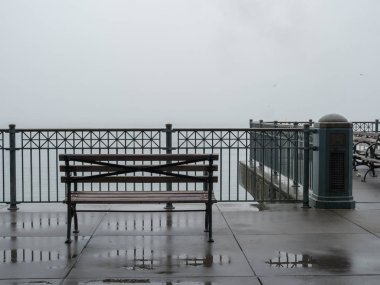 San Francisco sisli Körfezi'ne bakan tezgah