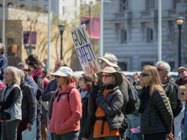 Our Lives ralli San Franci için Mart burada tutulan silah emniyet işaretleri