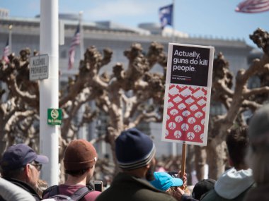İnsanlar işareti Mart burada San Franci ralli Our Lives için tüfek öldürür