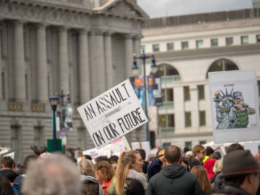 Bizim gelecekteki oditoryum Mart burada Our Lives ra için saldırı.