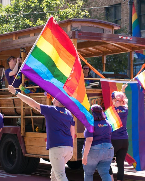 Marchers hold LGBT flag at the 2017 San Francisco Pride Parade — Stock Photo, Image