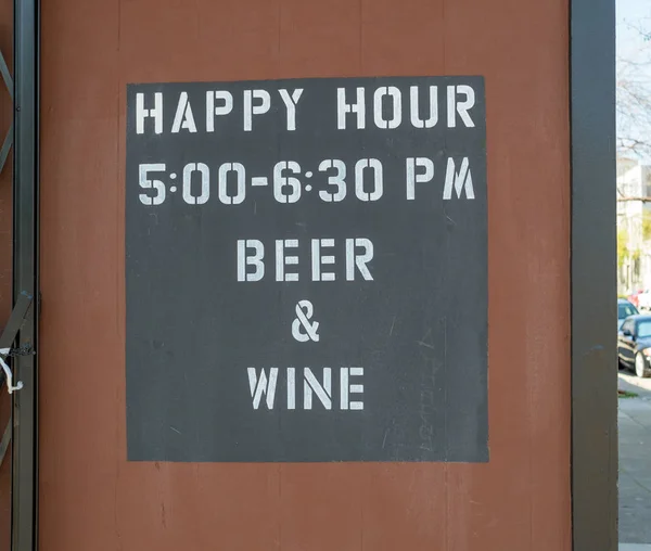 Happy hour, wine and beer, sign outdoors — Stock Photo, Image