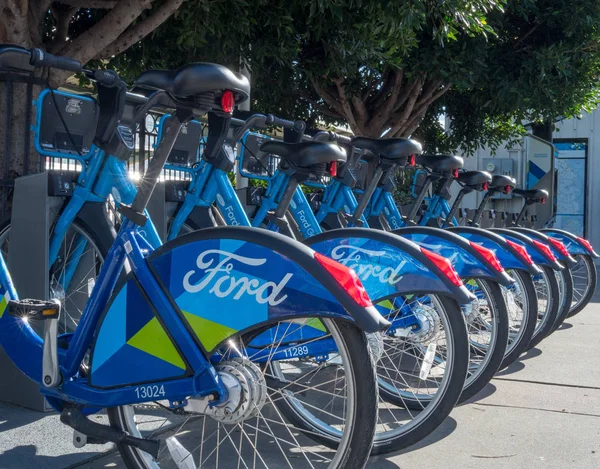 San Francisco Marzo 2018 Una Fila Ford Gobikes Fuera Estación — Foto de Stock