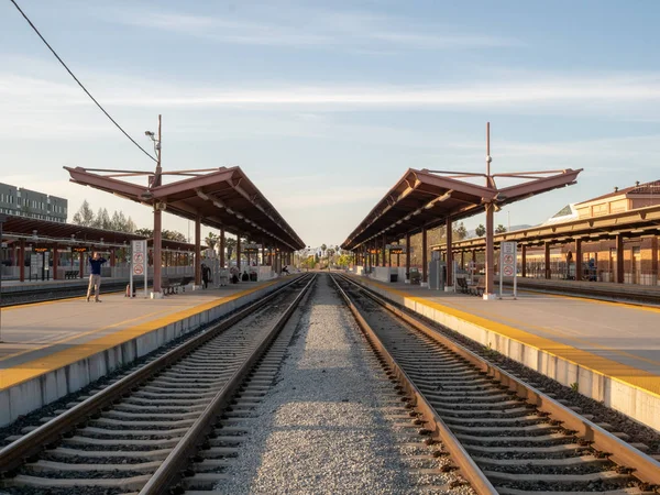 Pasajeros esperan en la Estación Diridon de San José — Foto de Stock