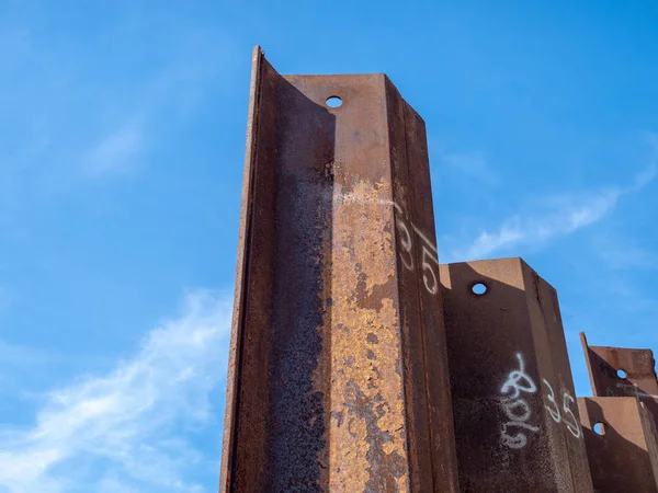 Fundación de un edificio que sobresale al aire libre, construcción begi — Foto de Stock