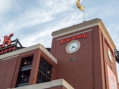At&T Park logo ve saat bir akşam oyun öncesi
