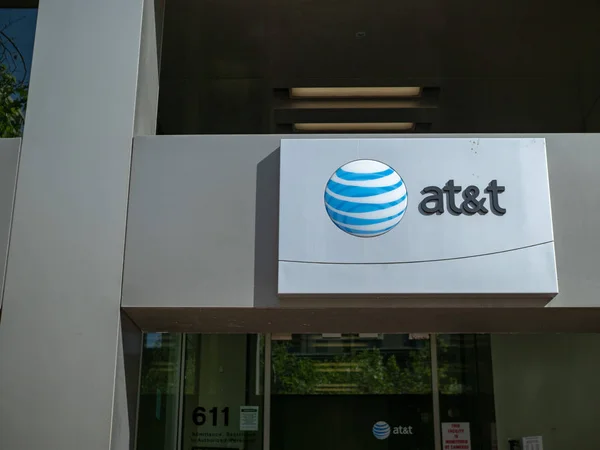 Ubicación de la sucursal de AT & T en el área urbana — Foto de Stock