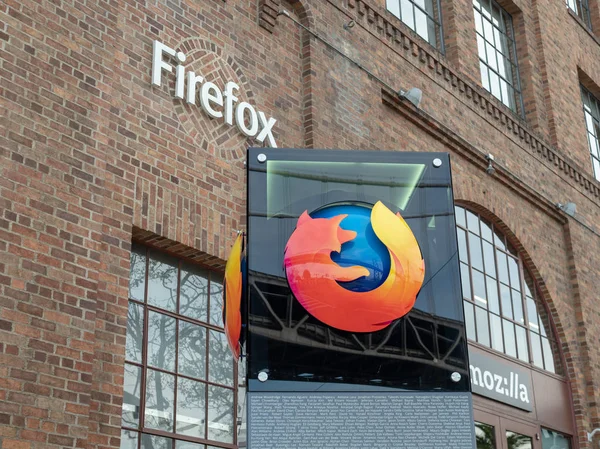 Mozilla işareti ve San Francisco konumun dışında Firefox logosu 