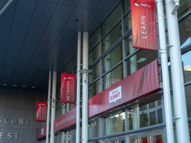 Kırmızı şapka yazılım, ürün beğenmek Linux, açık kaynak sağlayıcı bir Konferansı San Francisco barındıran 