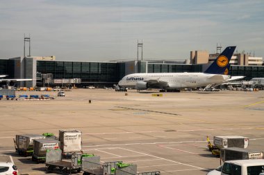 Frankfurt Havaalanı 'nda Lufthansa uçak vergisi.