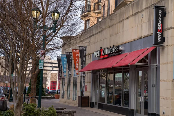 Tienda minorista de Verizon Wireless en zona urbana — Foto de Stock