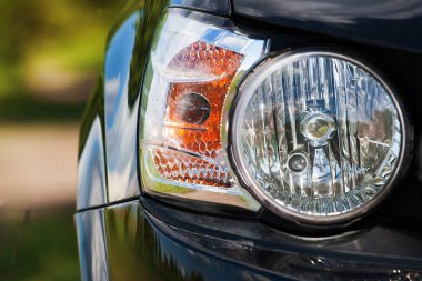 Closeup ön far araba. Dış Cephe detay.
