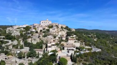 Gordes görünümü, Provence, Fransa küçük bir tipik kasaba