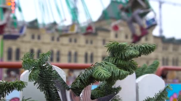 Decoraciones Callejeras Navidad Mercado Con Carrusel Para Niños Megalópolis Europeas — Vídeo de stock