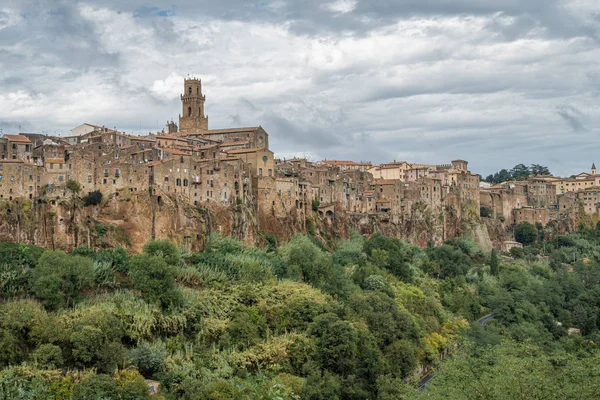 Hermosa vista de Pitigliano, pintoresca ciudad medieval en Toscana, Italia —  Fotos de Stock