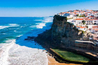 Azenhas Do Mar, Sintra, sahildeki kasaba.