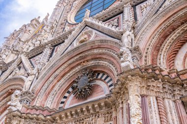 Siena Katedrali 'nin dış cephesi Santa Maria Assunta Siena, Toskana